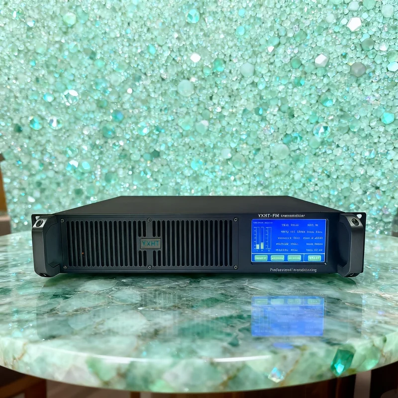 

RU — FM-передатчик максимальной производительности мощностью 500 Вт для радиотрансляций/школьников и больших мероприятий, энергосберегающий и с сенсорным экраном