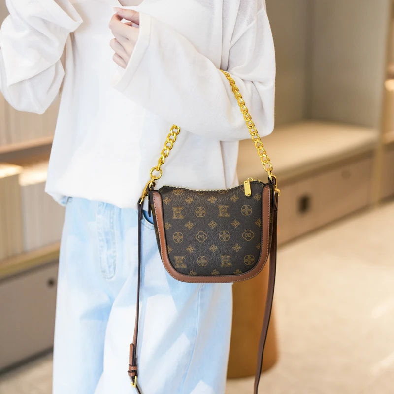 

Premium Unique Minimalist Crossbody Handbag Women Vintage Fashion Letter Logo Solid Color Large Capacity Stylish