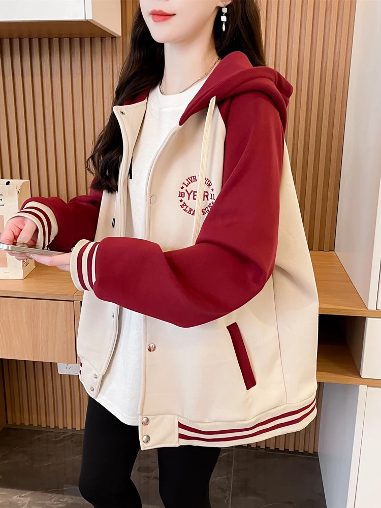 

Куртки-бомберы женские красные осенние в стиле Maillard с зауженным низом, рукавами на кнопках, двусторонние, в стиле карго, декорированные, для велоспорта