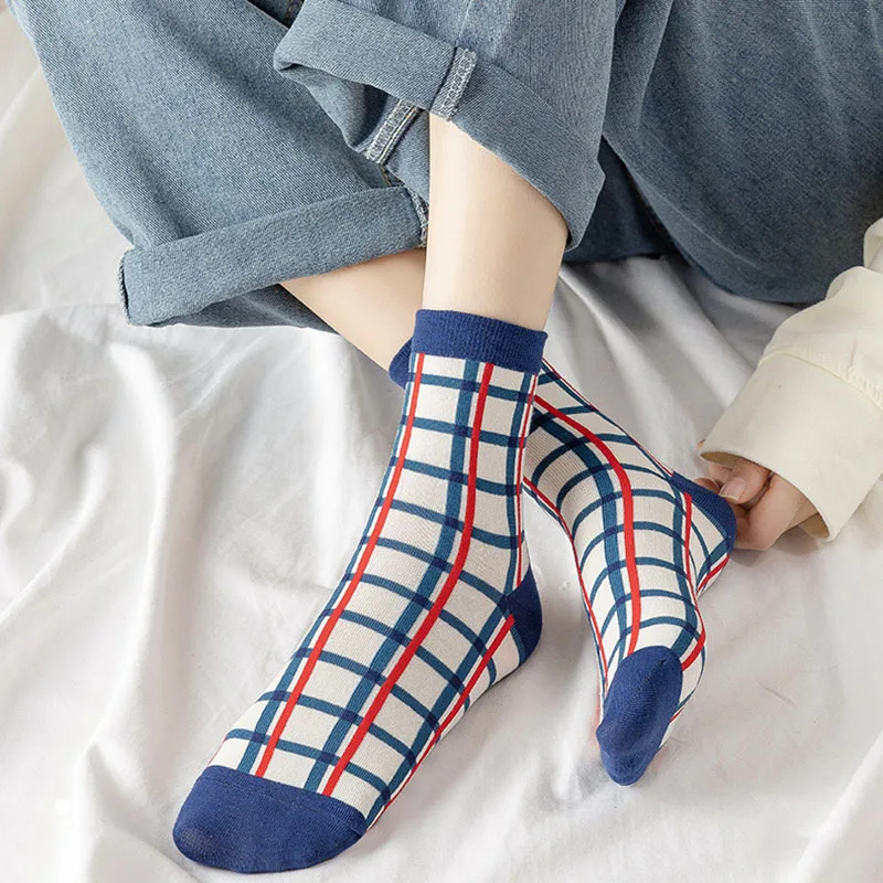 Japanese Mid Tube Socks High School Girls Harajuku Socks Kawaii Needles Knitting Bear Cotton Socks White Blue Sock for Women