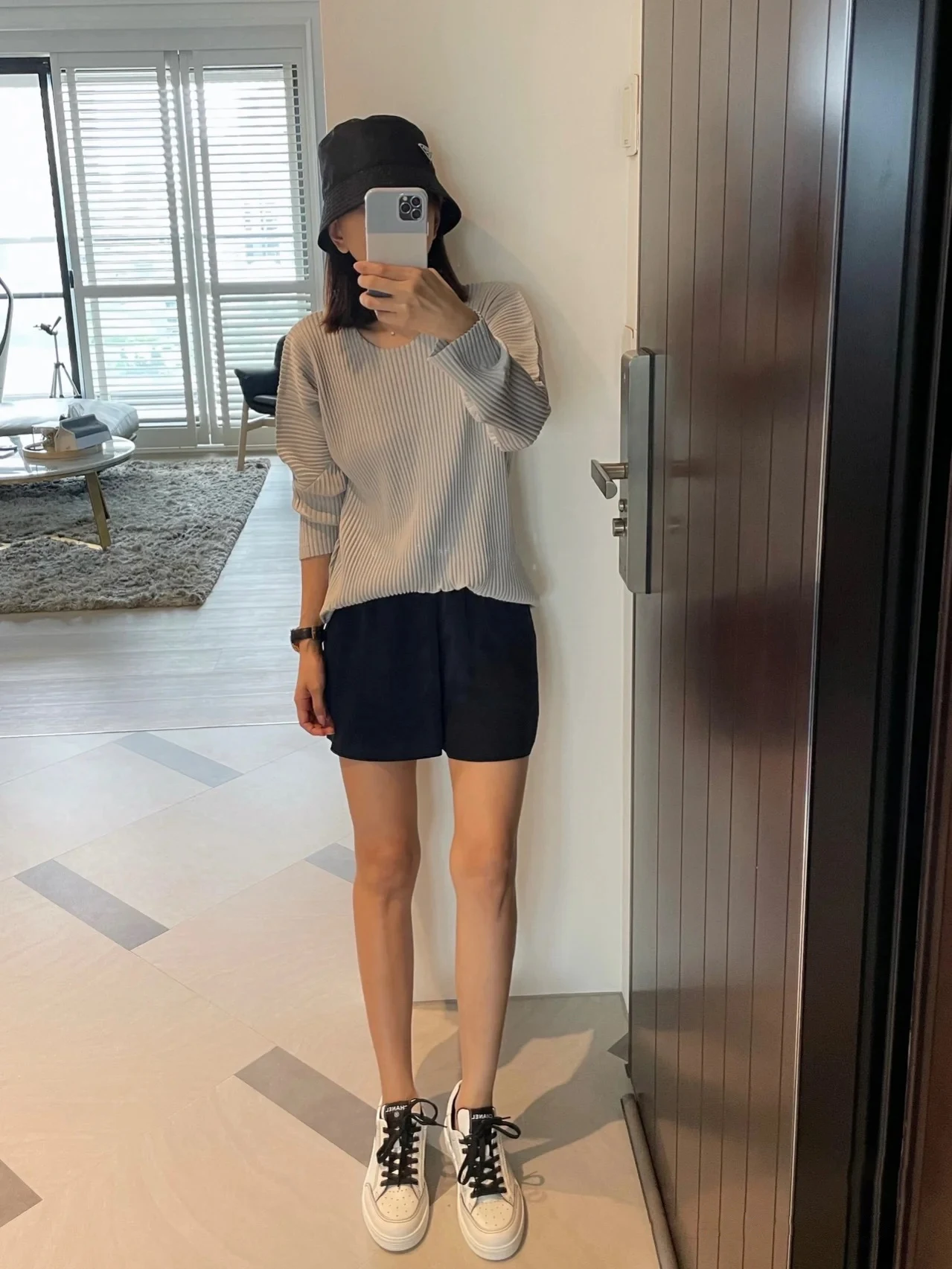

Slimming Long Sleeve round Neck T-Shirt Women's Loose Fit Base Shirt Pure Color Versatile Straight Cut Commute Style Spring 2025