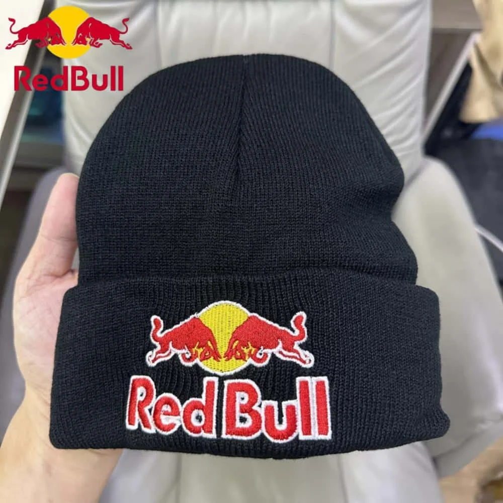 2025 Red Bull Energy Drink sombreros de moda hombres y mujeres Otoño/Invierno bordado Red Bull sombrero de punto tendencia callejera a juego