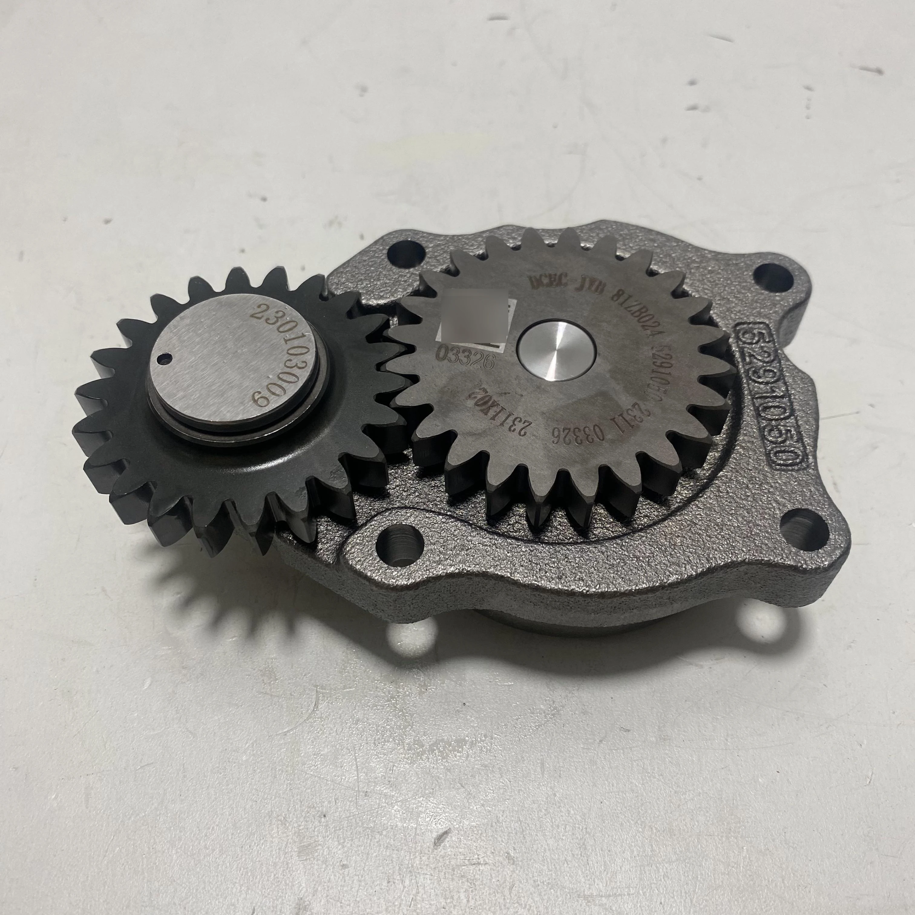 

Original Engine Parts Oil Pump 4939586 Compatible with 4BT Series