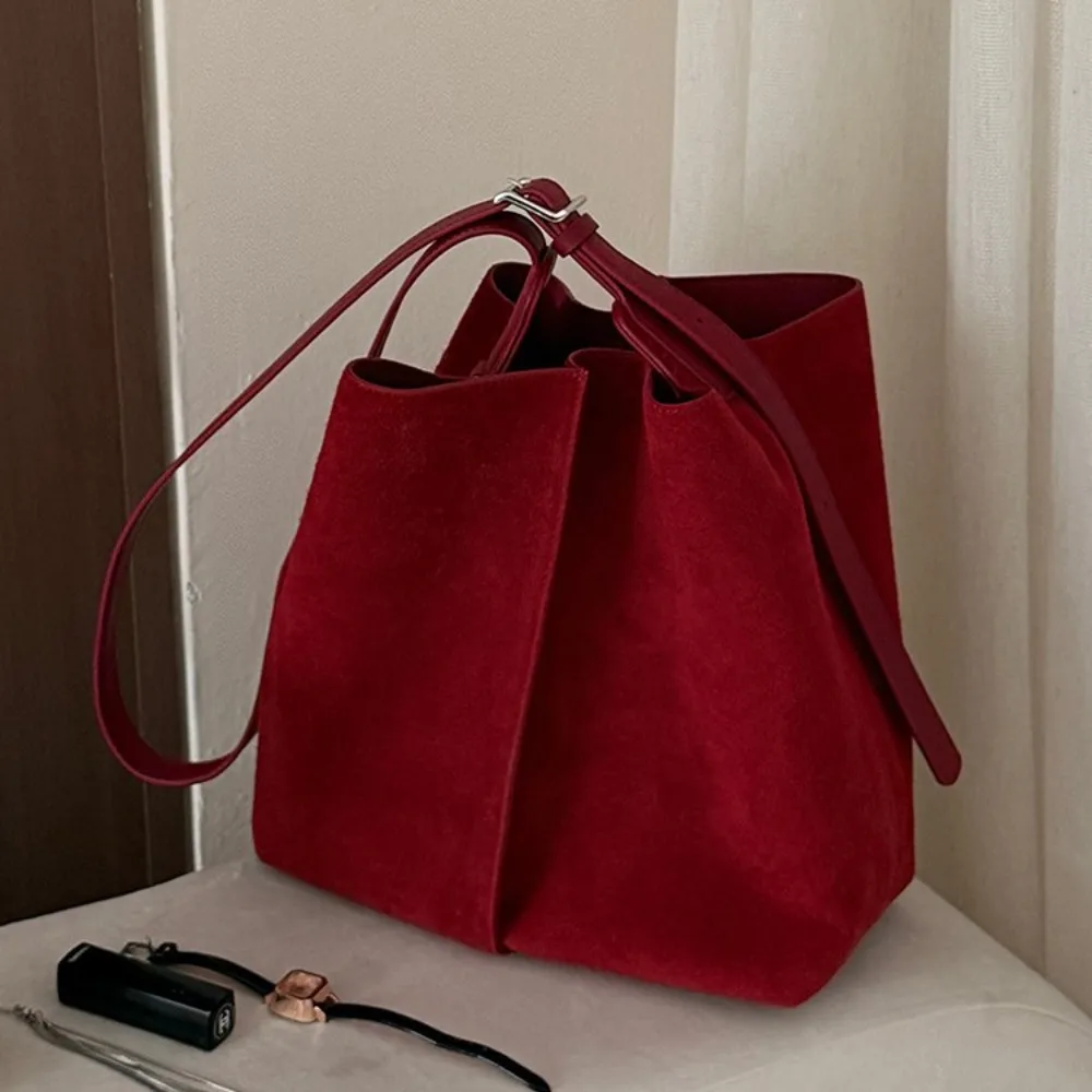 Anti-suede Suede Bucket Bag 2026 Autumn and Winter Olive Women's Matte Cowhide Shoulder Capacity Retro Messenger Women's Bag
