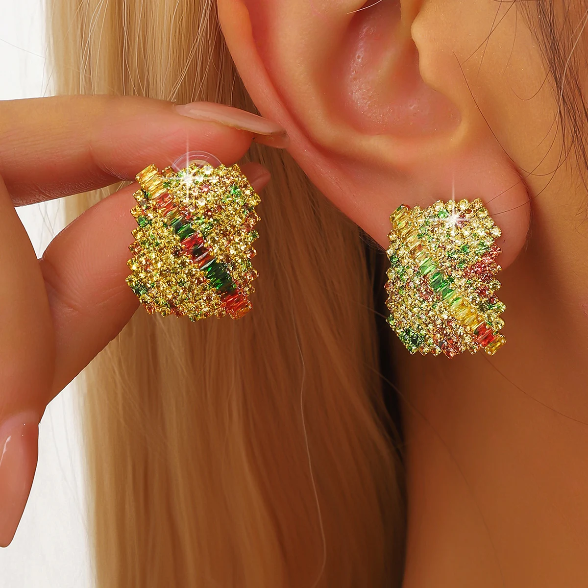 Cross border wholesale fashion temperament, high-end design, colorful diamond earrings, women's ear accessories in stock