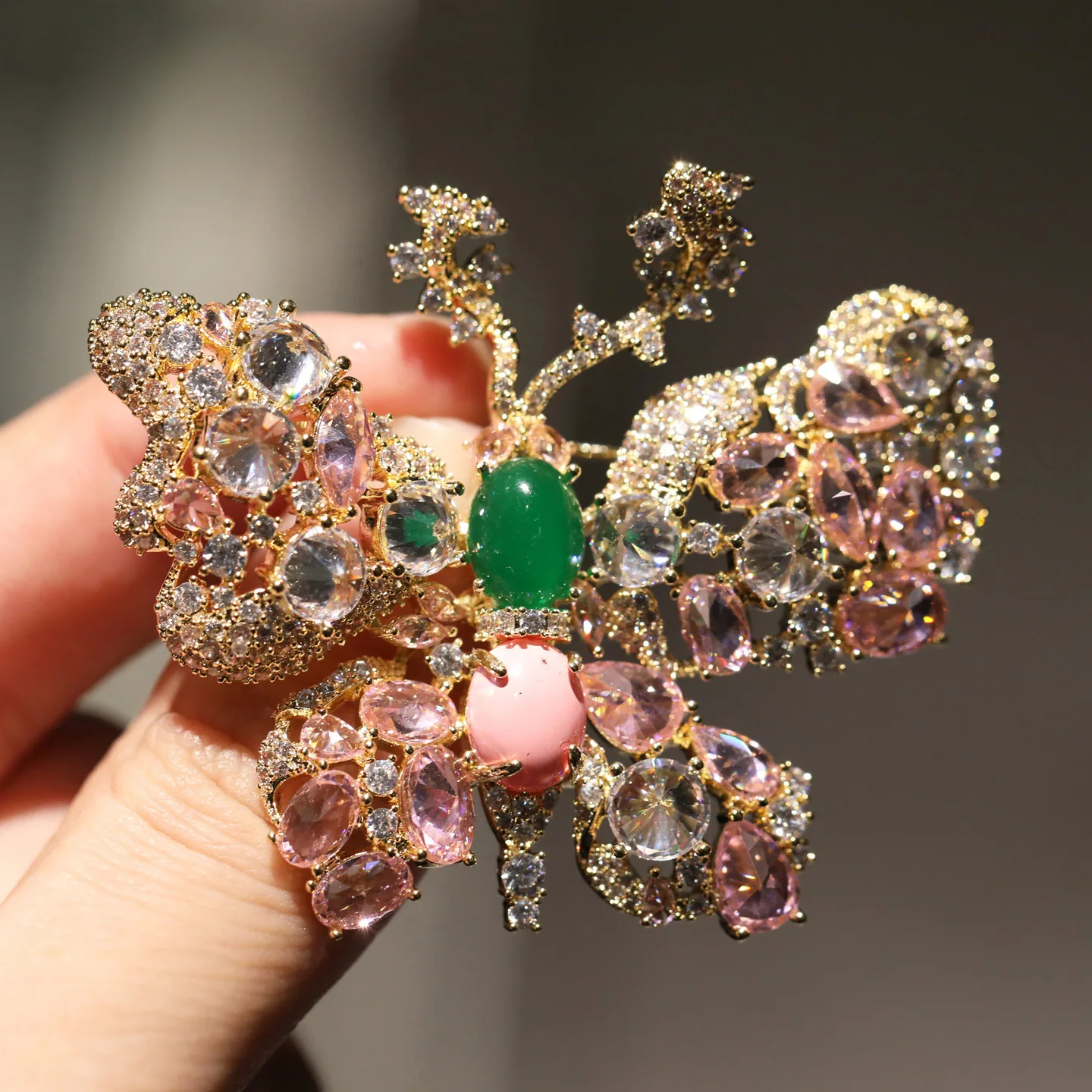 

Luxury Green Agate Crystal Butterfly Brooch Elegant Suit Dress Lapel Pin for Women