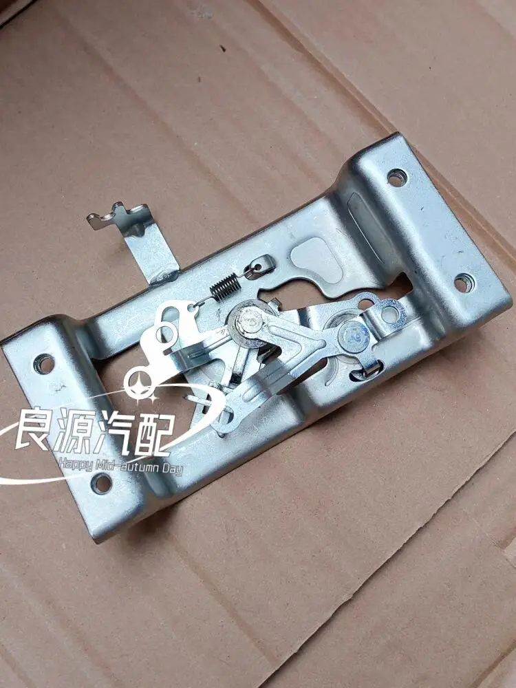 

SAIC Maxus V80 Tailgate Lock Assembly, Trunk Lock Assembly, Tailgate Clutch Bracket Linkage, Steel Handle Base - Genuine OEM Par