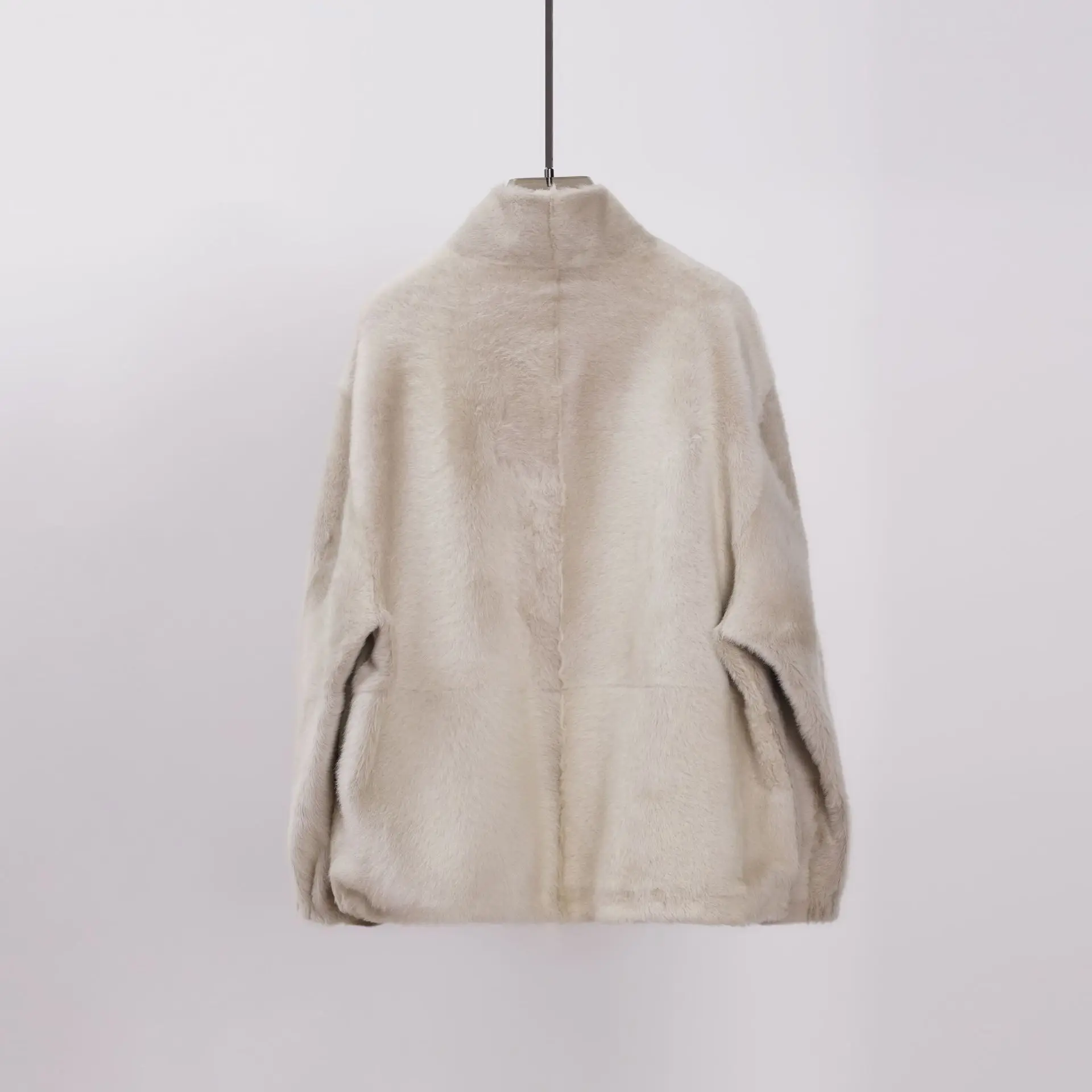 Cappotto double face senza cuciture realizzato a mano in lana e pelle di pecora premium