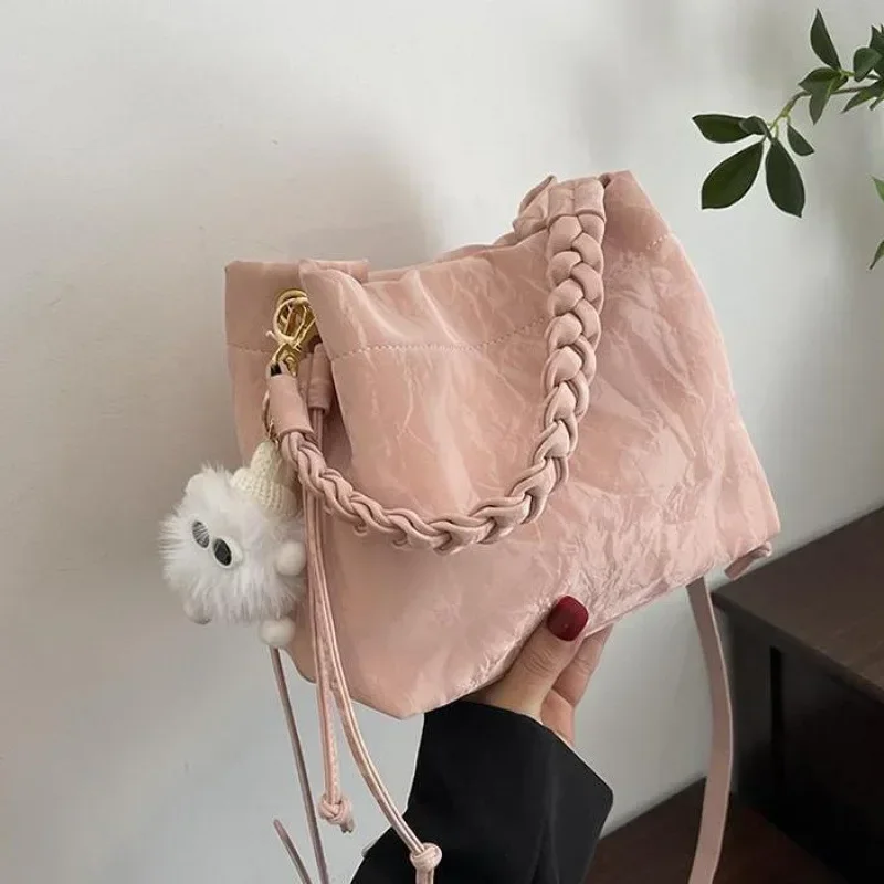 

Premium foreign style niche pink bag women's new versatile messenger bag fashion handbag bucket bag