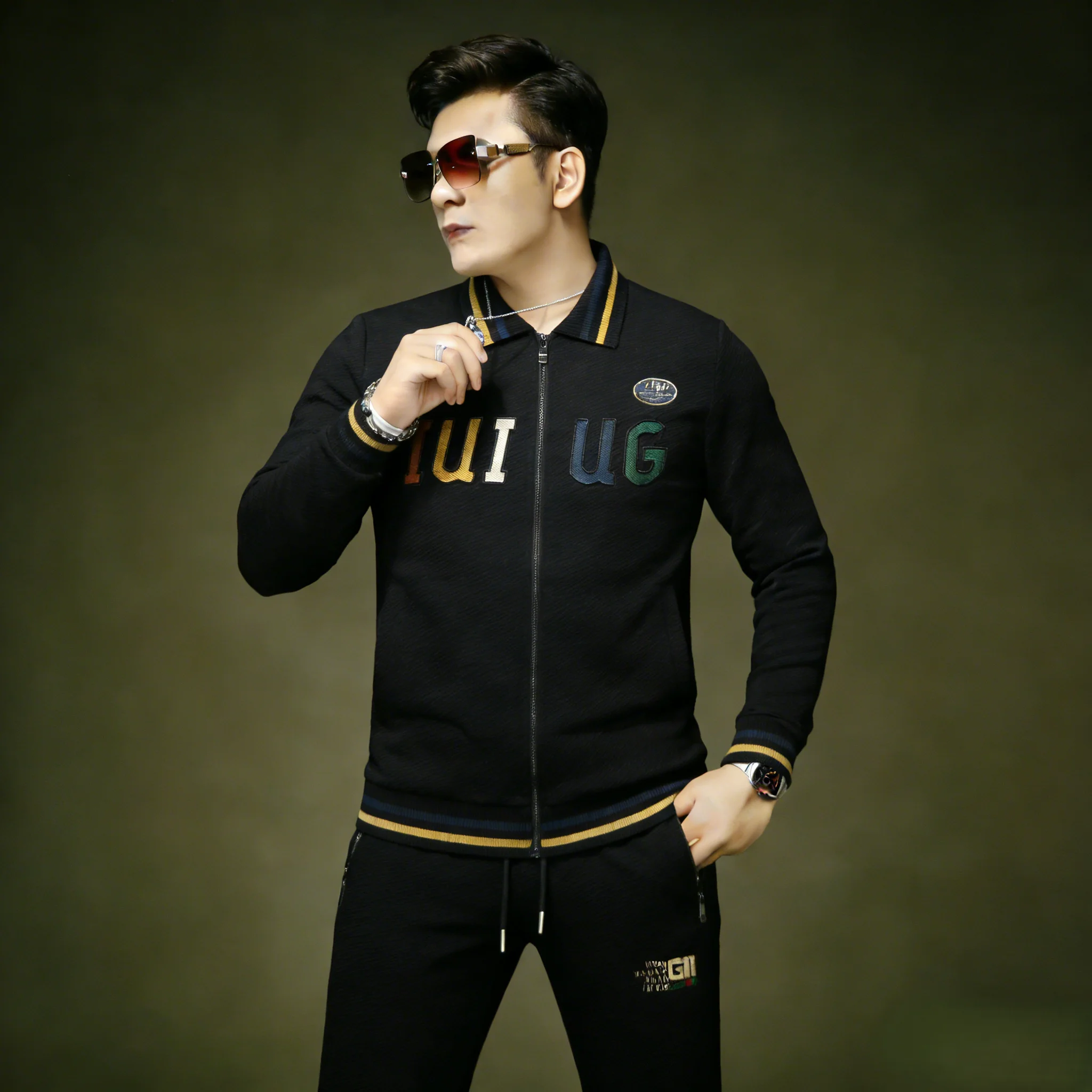 

Новый роскошный спортивный костюм-двойка 2026 года с контрастной вышивкой, приталенный, повседневный, модный, брендовый, для ежедневной носки, из смесового хлопка