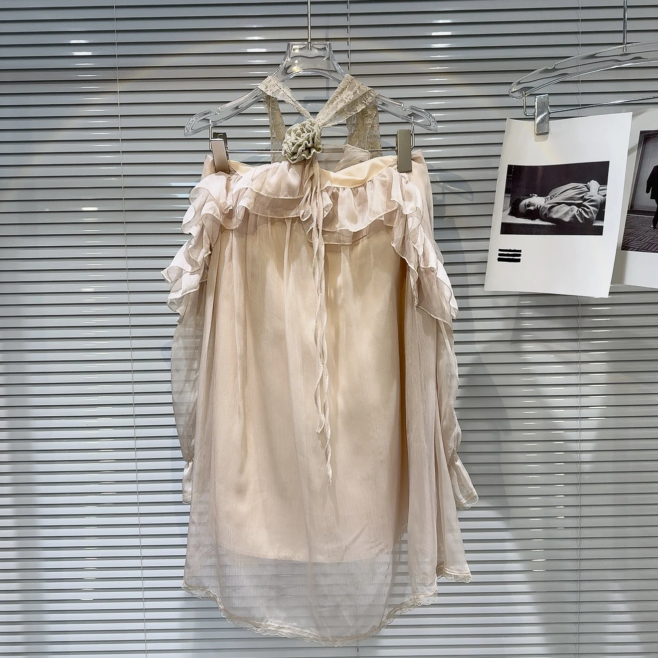 فستان نسائي صيفي جديد موديل 2025 من الشيفون ذو رقبة معلقة على شكل زهور ثلاثية الأبعاد بلون سادة #1