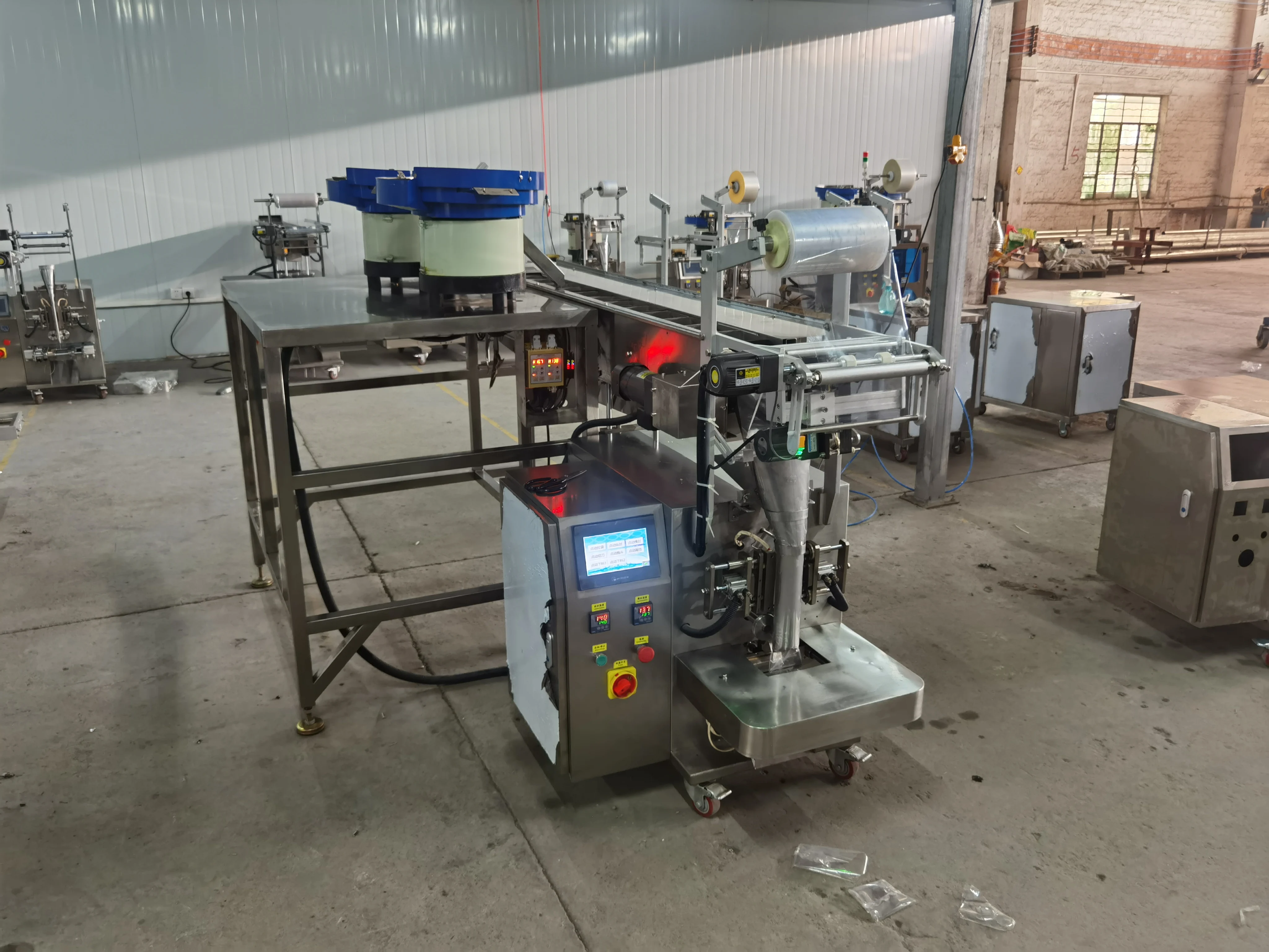 ماكينة تعبئة وتغليف ملحقات الأثاث الأوتوماتيكية ماكينة تعبئة أجزاء الأجهزة المسمار ماكينة تعبئة مسمار الجوز #5