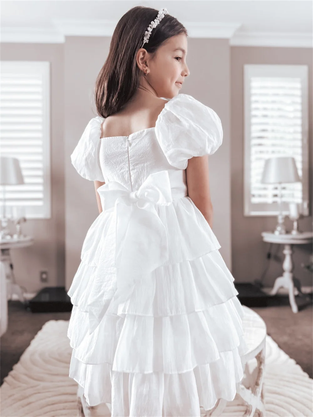 Elegant Square คอแขนสั้นจีบสายดอกไม้สาวชุดชาความยาวคลาสสิก Simple First Communion Gown ที่กําหนดเอง 2025