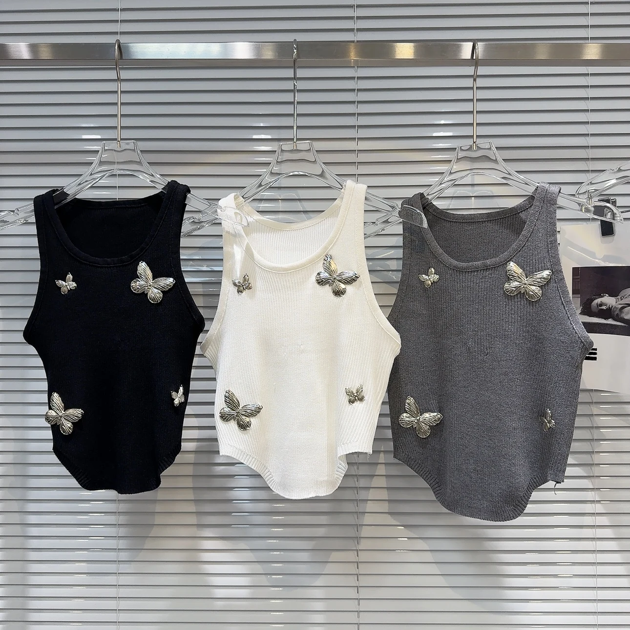 سترة علوية محبوكة بتصميم معدني حلو وحار، وصلت حديثًا للصيف الفردي للنساء الشابات #1