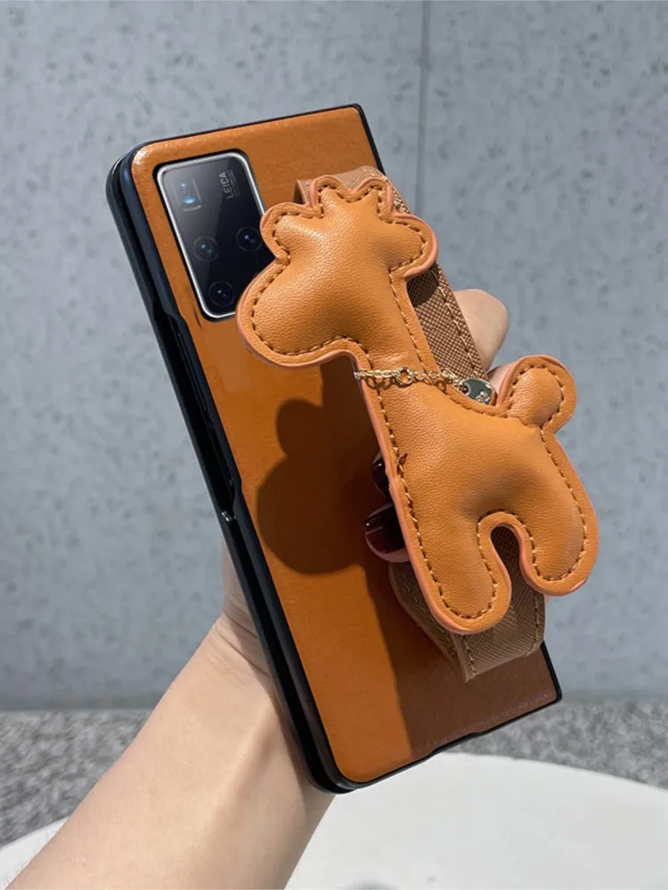 Woman Fashion Cute DIY Wrist Strap Giraffe Bow Pearl Chain Case For Samsung Galaxy ZFold6 7 ZFold 5 4 ZFold 3 2 Hand Chain Cover