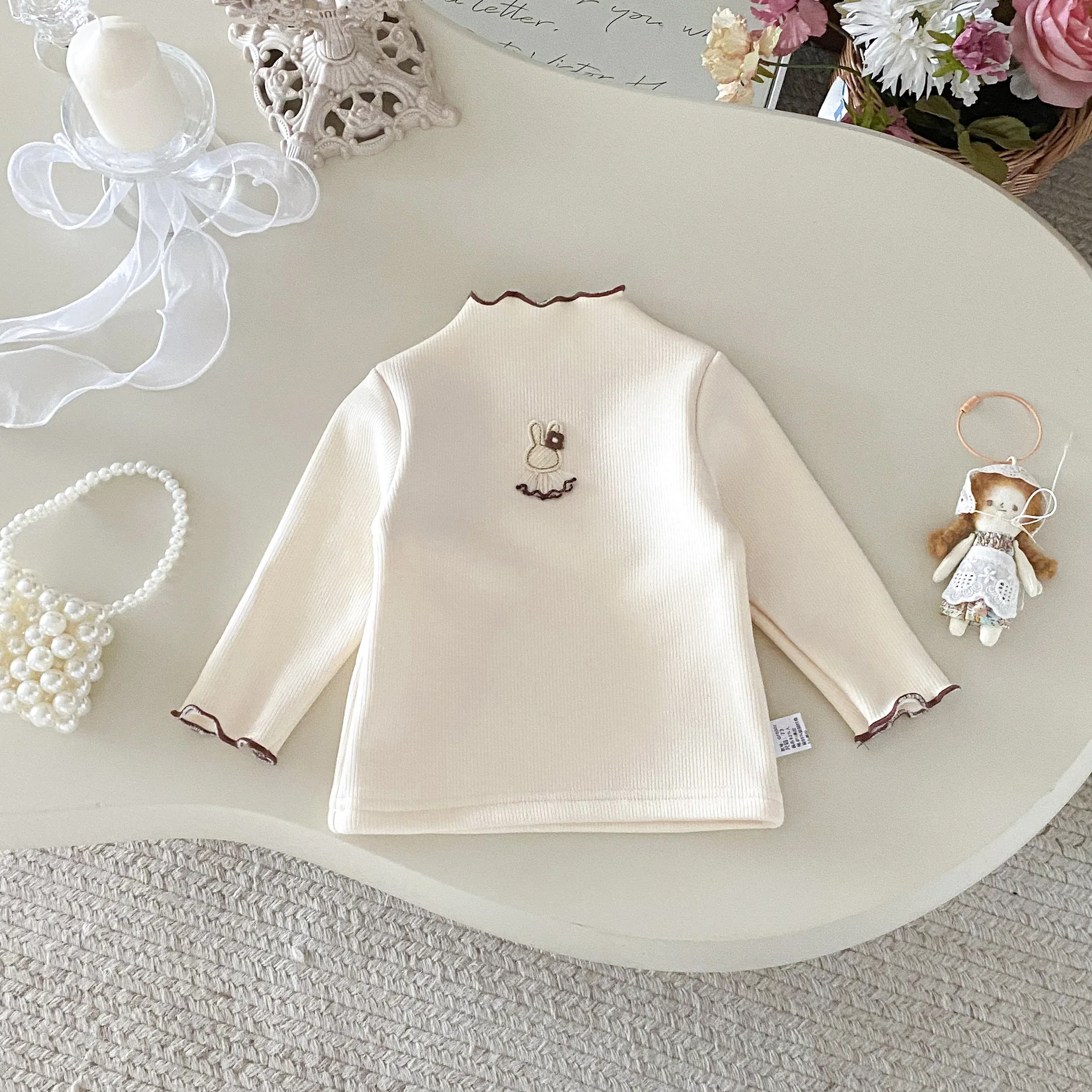 2025, Baby-T-Shirt, langärmelig, Herbst/Winter, Cartoon, kleines Kaninchen, süßes Mädchen, vielseitiger halbhoher Kragen mit Samt für Mädchen