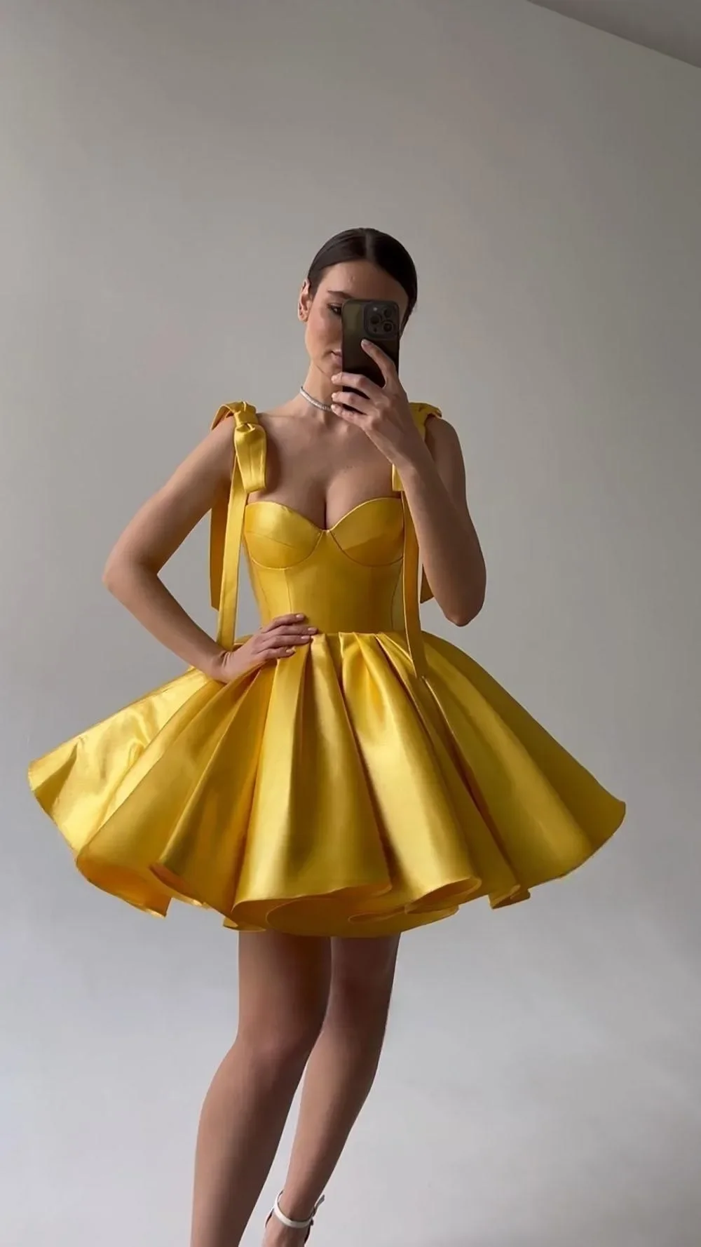 Mini vestido de fiesta de graduación de línea A dorado, tirantes de lazo, drapeado, satén, escote Corazón, vestido de baile cort