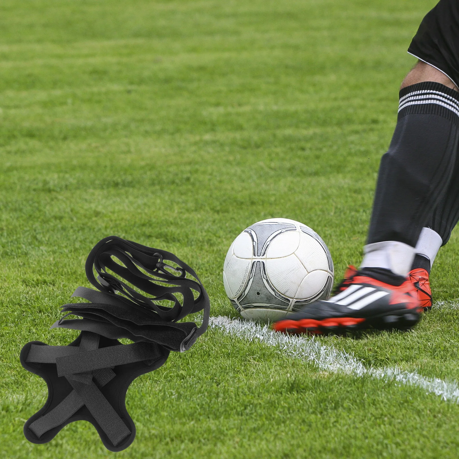 サッカーボールジャグリングバッグ ブラック 子供用補助回転ベルト サッカー練習器具 パス練習用フットボールキックトレーナー