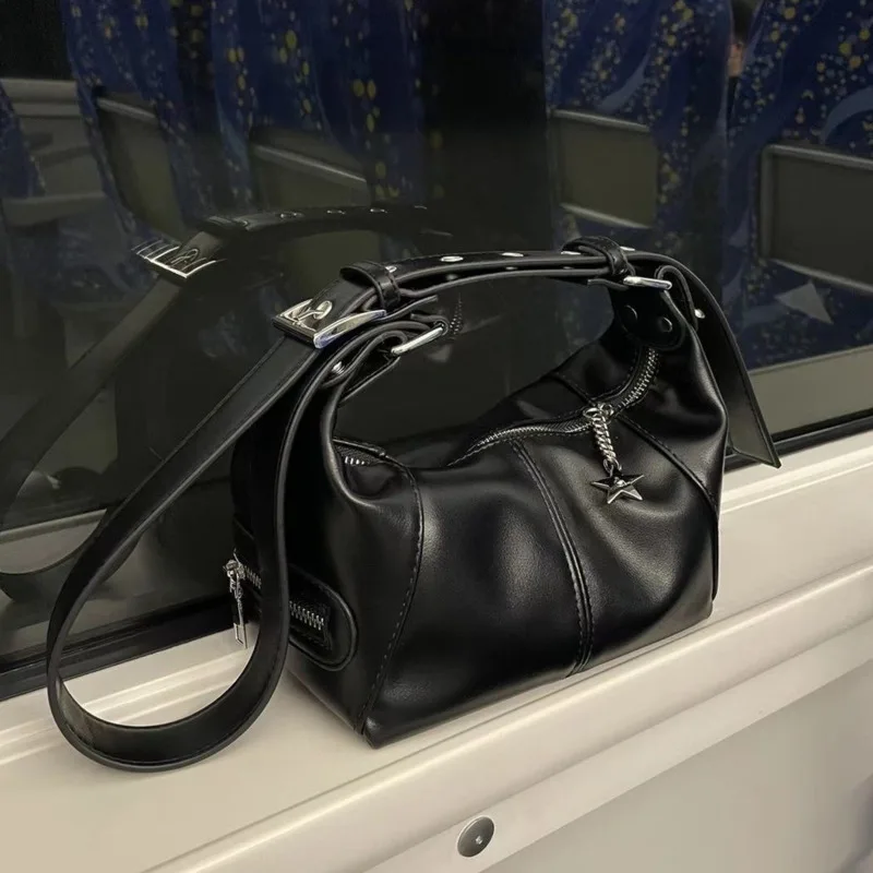  حقيبة كتف نسائية من جلد البولي يوريثان باللون الأسود مع سحر نجمة، لمسة نهائية غير لامعة بسيطة، حقيبة مربعة عصرية قابلة للتعديل للاستخدام اليومي #5