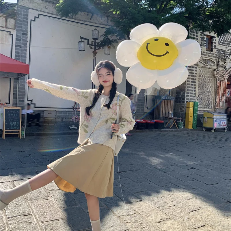 سترة محبوكة راقية سترة نسائية أوائل الخريف 2025 جديدة غير قابلة للبالون طويلة Sve مستديرة Ne ملابس خارجية بطول منتظم