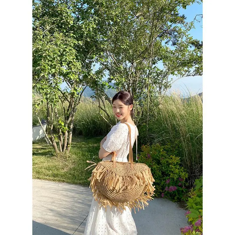 large-capacity-straw-woven-bucket-bag-with-tassel-single-shoulder-retro-style-beach-vacation-bag-versatile-women's-handbag