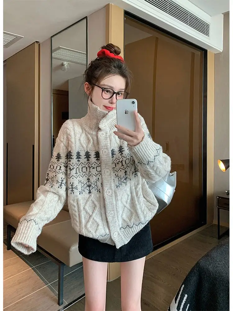 Cappotto maglione lavorato a maglia da donna con ricamo retrò collo alto cardigan aperto capispalla invernale caldo morbida fibra di poliestere
