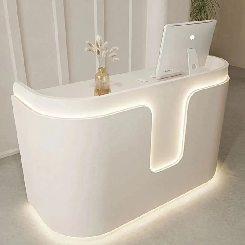 

Дизайнерские стойки регистрации в итальянском стиле. Магазин современной одежды. Стойки регистрации салона красоты. Простота мебели. Отец HBRD.