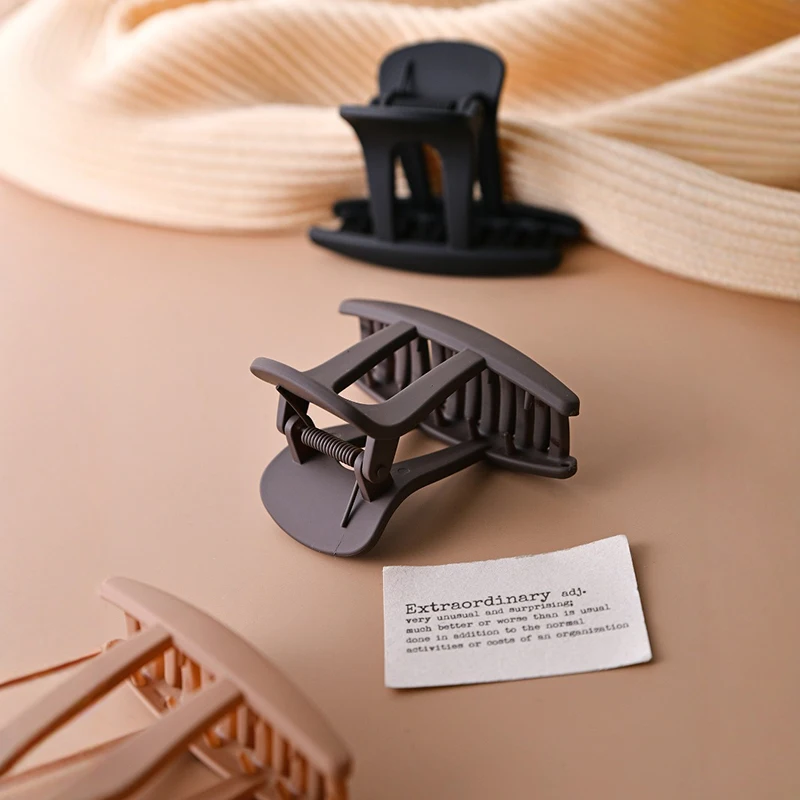 

Высококачественная матовая однотонная заколка для волос из смолы в стиле ретро для женщин, стильная прямая заколка для волос в виде акулы, аксессуар для волос