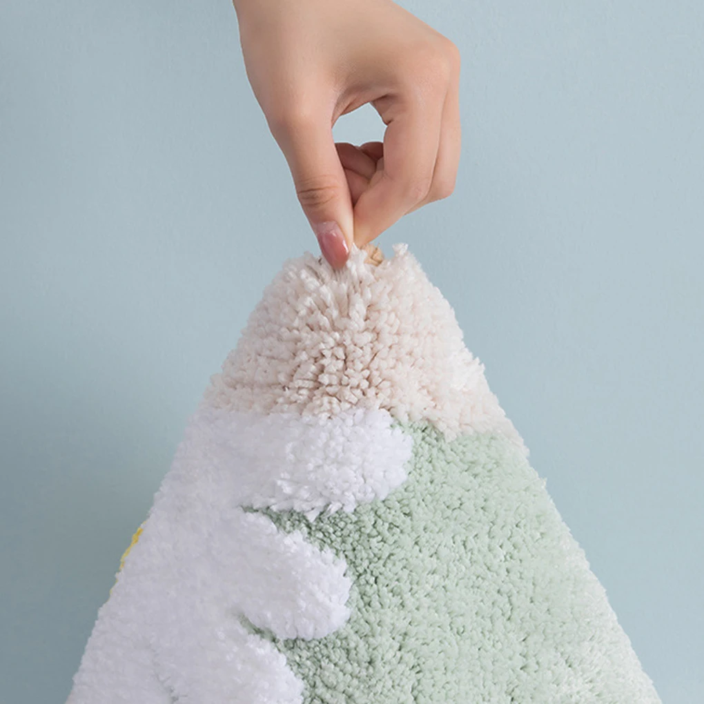 Polyester Floor Mat With Daisy Pattern Easy To Clean And Wide Applications Non Slip And Strong