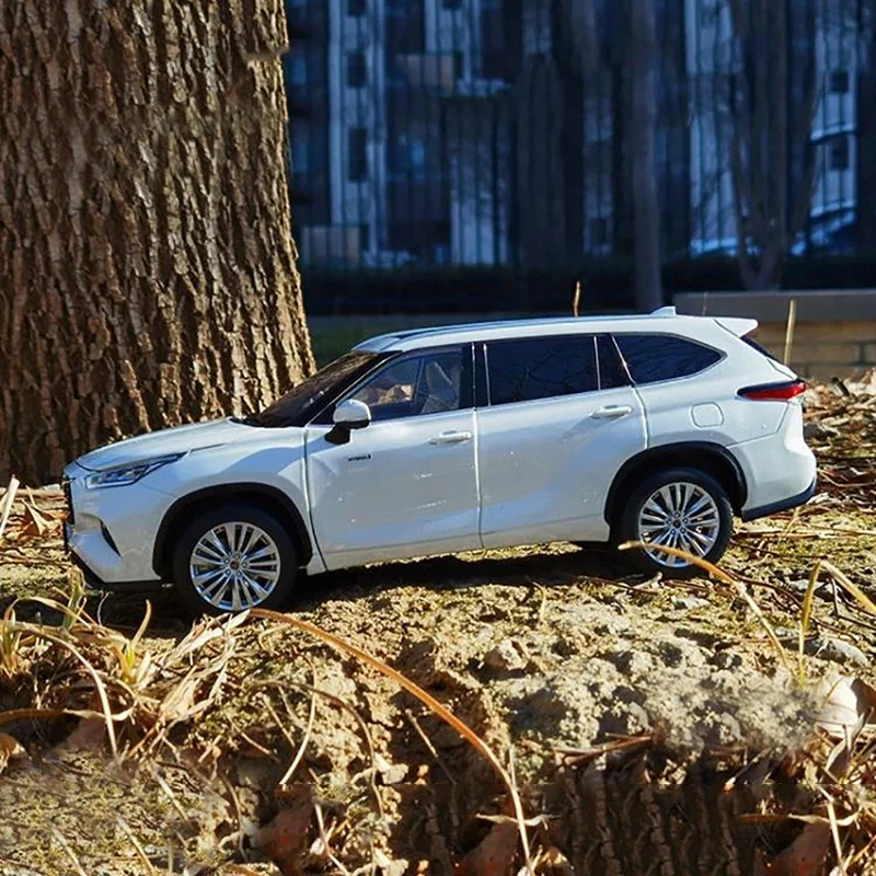 Highlander SUV 2022, Maßstab 1:18, neues Metalldruckguss-Automodell, Jungen-Geschenk-Sammlung, Display