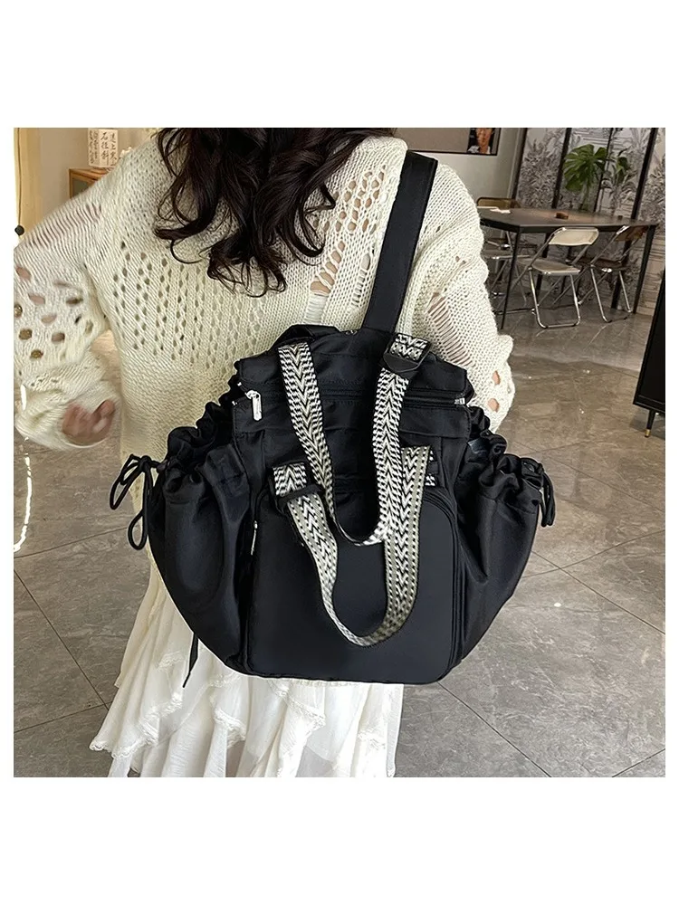 Nylon-Umhängetasche, einfarbig, modisch, vielseitig, tragbar, Mama-Tasche, große Kapazität, Reisetasche – Detail 7