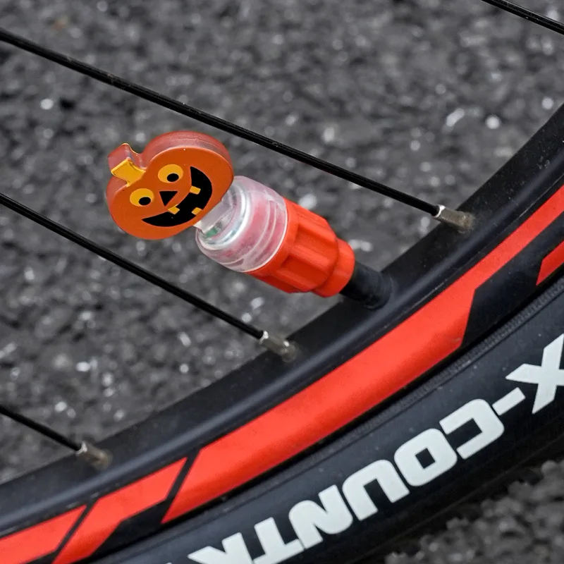 1×Halloween Pumpkin Bike Valve Light LED Wheel Tire Lamp Motion Light Sensor for Mountain Road Bike Cycling Decoration Accessory