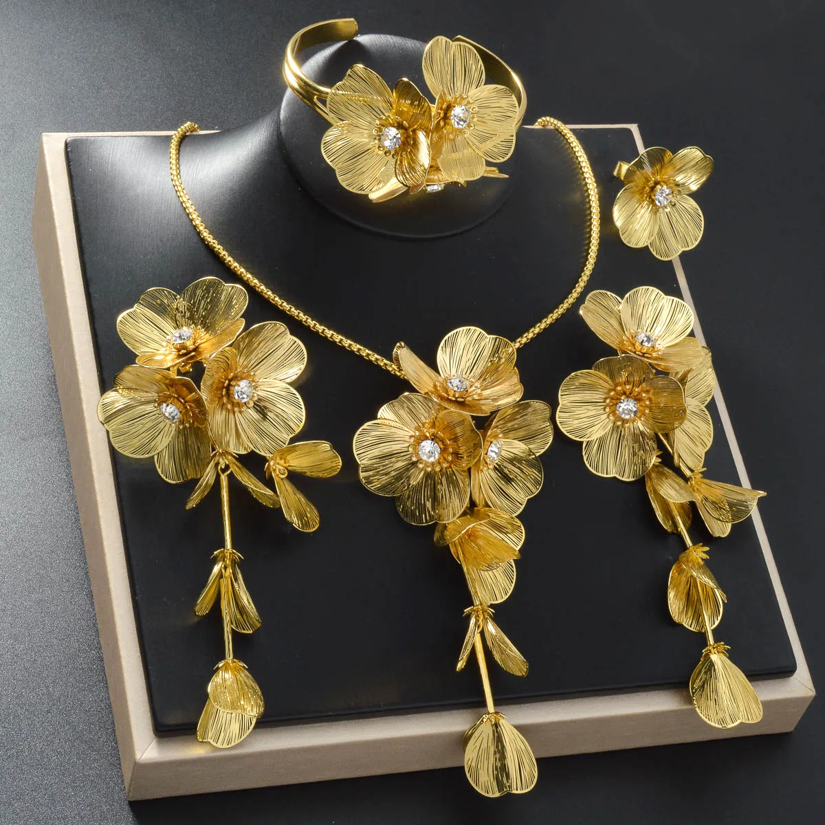 

Sunnice Middle East Dubai hot selling 18K gold necklace earrings ring bracelet 4in1 jewelry set suitable for wedding party