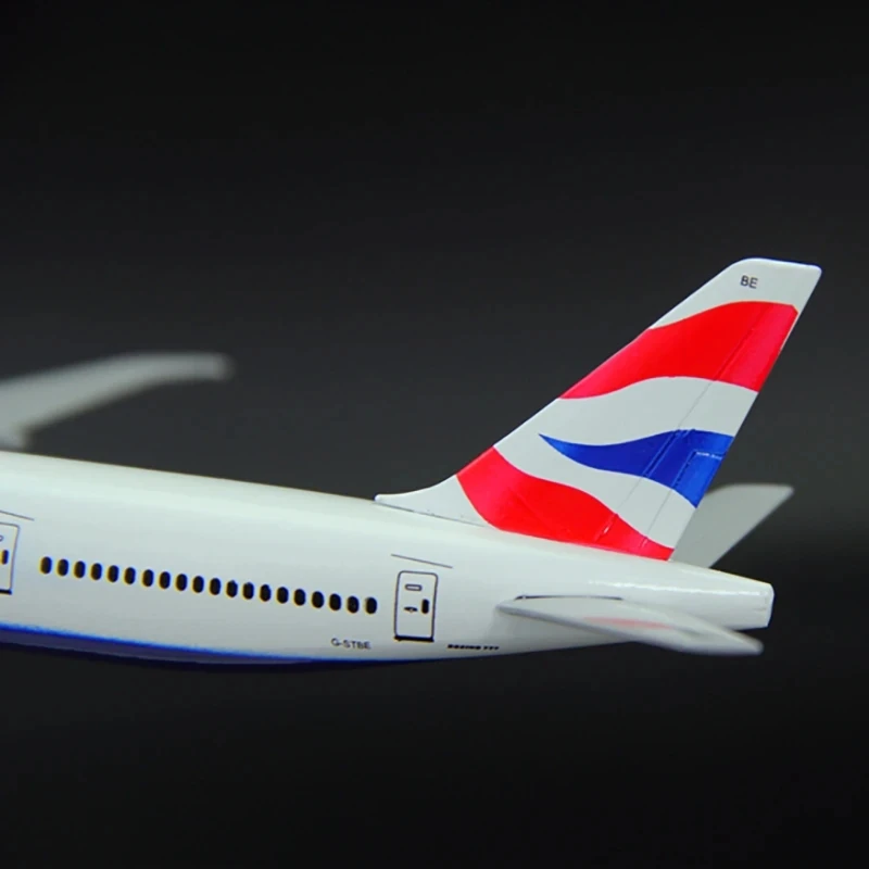 Diecast 18CM 1:400 B777-300 Model British airways AIRLINES Plastic Base landing gears Alloy Aircraft Plane Airliner