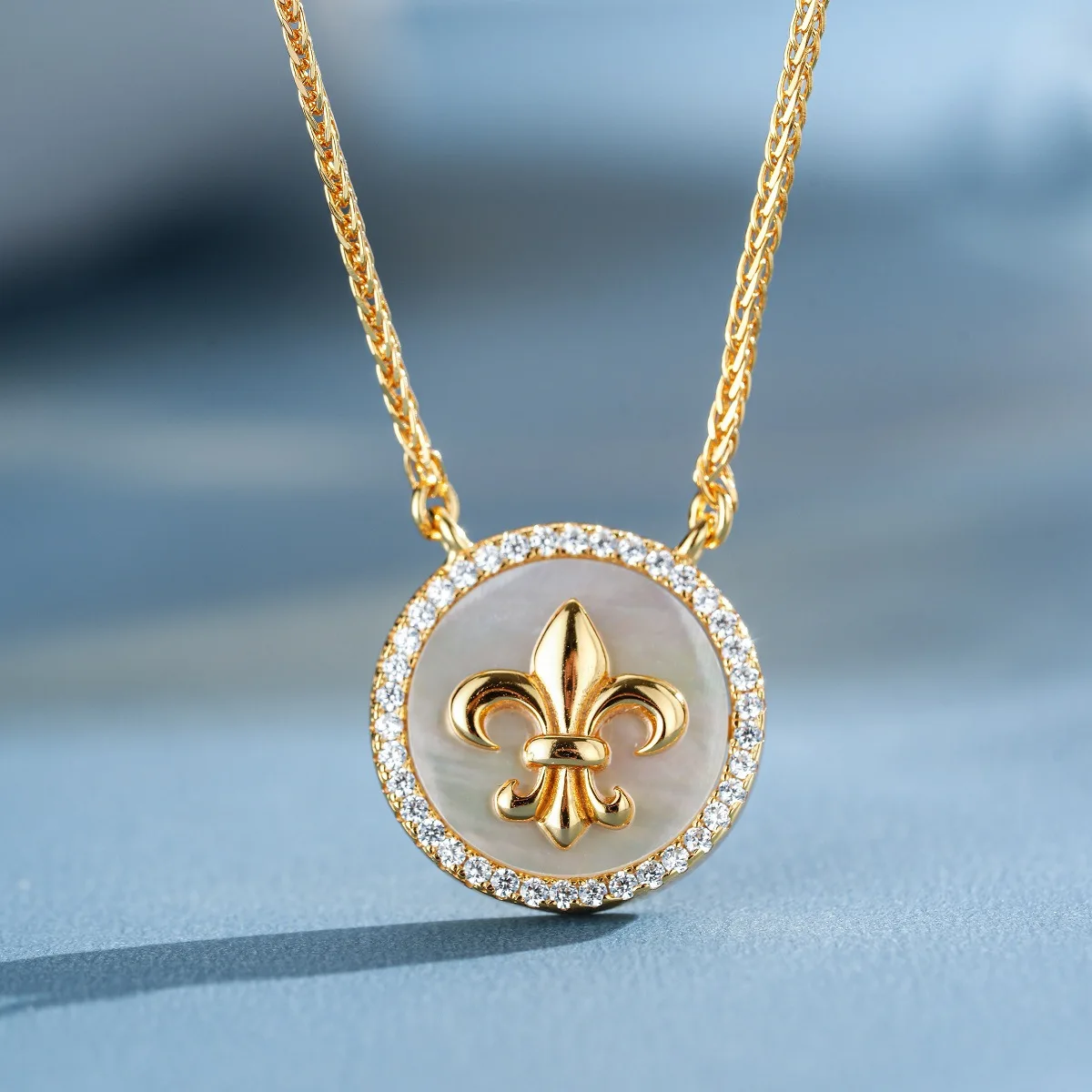 Luxury 100% Real 18k Gold Women's Fritillaria Necklace Compasses Round Pendant Clavicle Chain