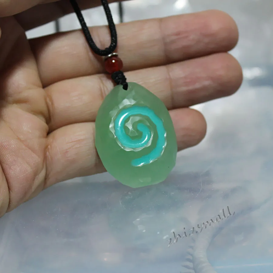 Luminous Necklace HearthStone Heroes of Warcraft Necklace GLOW In The DARK Night Pendant Charm Fashion Men Boy