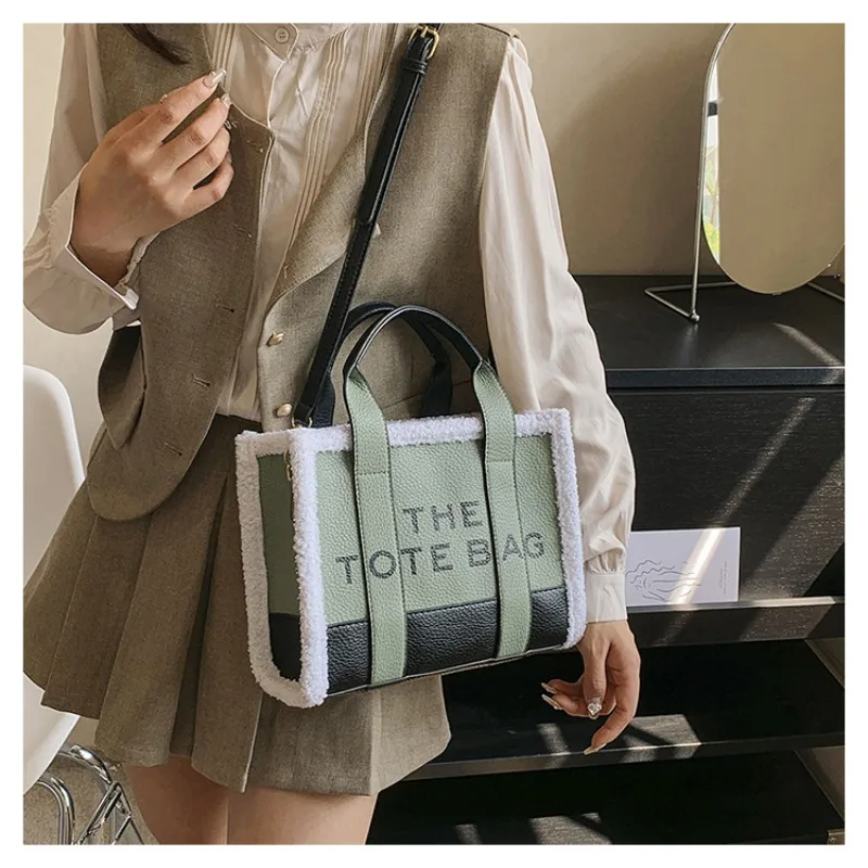 Bolsa tote feminina luxuosa em lote pequeno – bolsa de ombro crossbody grande com retalhos de pele de cordeiro e design em bloco de cores