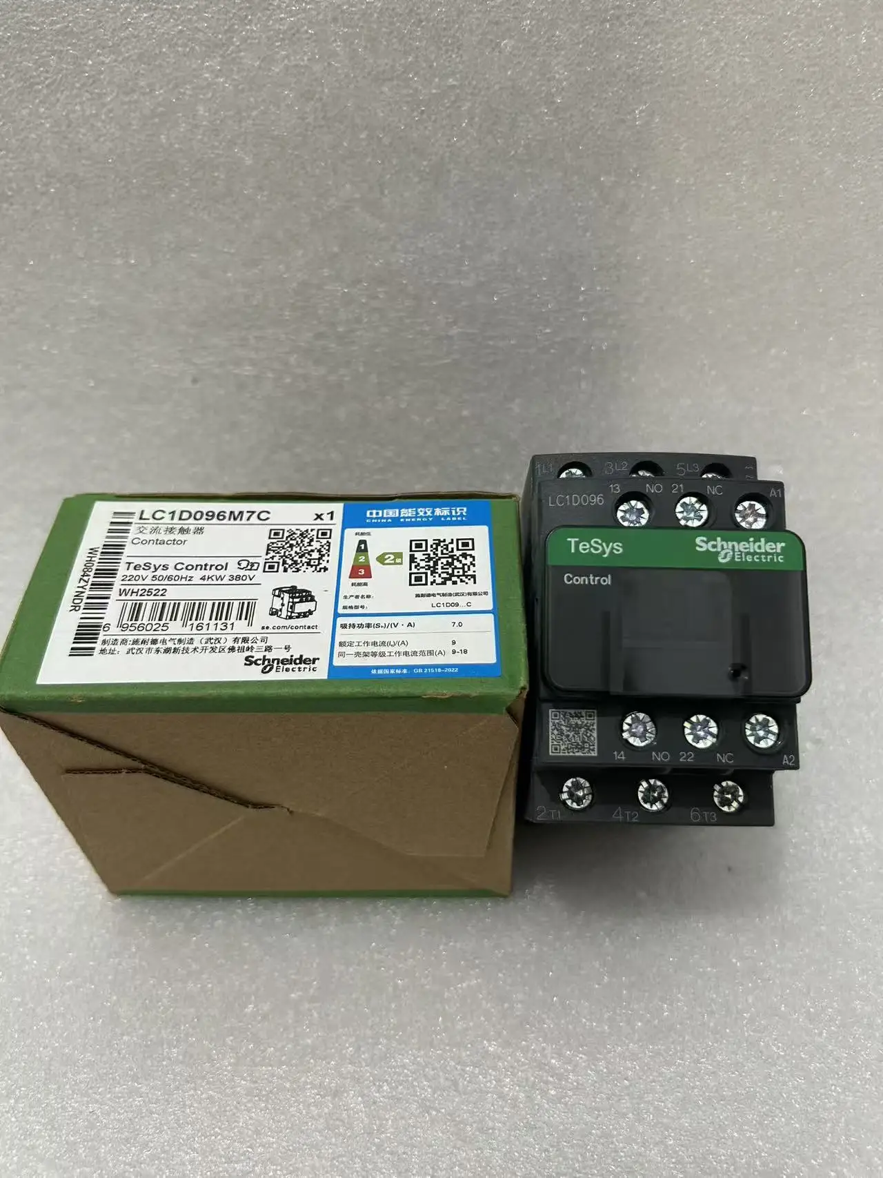 

LC1D096M7C LC1D096M7 contactor - 3P(3 NO) - AC-3 - = 440 V 9 A - 220 V AC coil