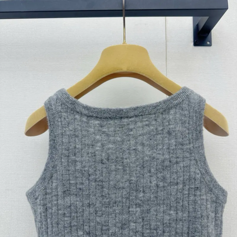 Skin-friendly Grey Crew Neck Sleeveless Slim-fit Knit Vest