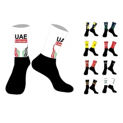 Calcetines antideslizantes para ciclismo del equipo profesional de los Emiratos Árabes Unidos, calcetines transpirables para deportes de bicicleta con corte láser para hombres y mujeres, 2024