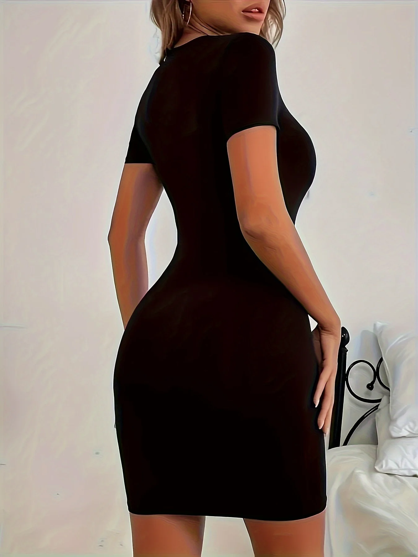 夏のレディースファッションカルビン柄プリントカジュアルセクシースリムフィットタイトフィット半袖ラウンドネックTシャツミニスカート