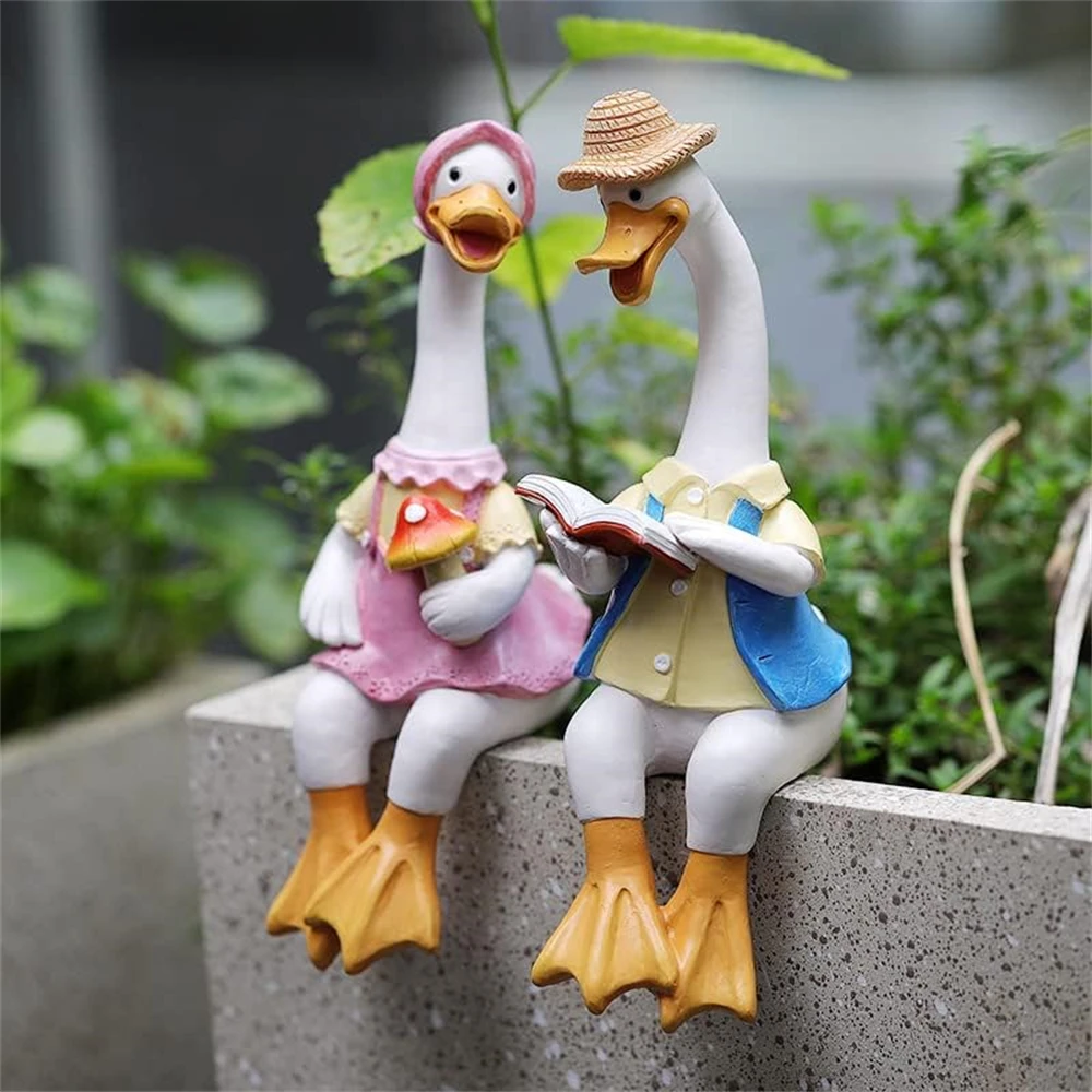 Couple Duck Garden Statues Cartoon Resin Cute Sitting Chicken Sculpture Lovers Figurine Decorations for Yard Home Patio Wedding