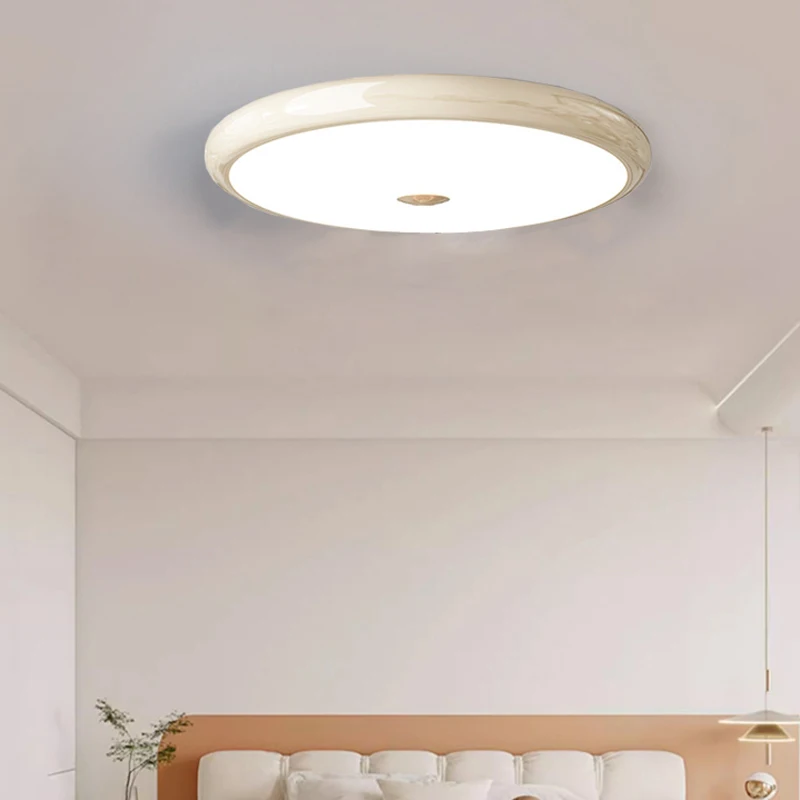 

The Cream-Style High-End Master Bedroom Ceiling Light Is Eye-Protecting, Intelligent, Modern And Simple, And Features a French D