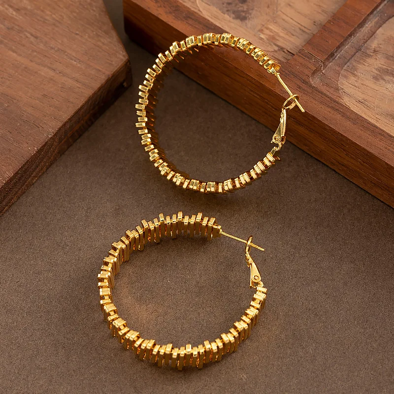Fashion exaggerated personality geometric large circle earrings niche light luxury simple high-end face slimming earrings