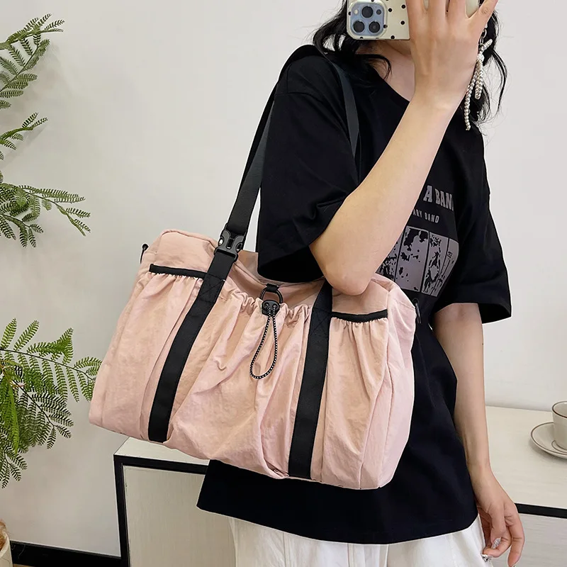 

Большая вместительная сумка-тоут для женщин, легкая нейлоновая сумка через плечо на шнурке, модная спортивная сумка для путешествий в тренажерном зале, дизайнерская роскошь