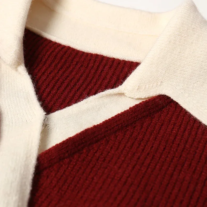 2025 Nuovo cardigan allentato di colore rosso finto patchwork in due pezzi maglione dal design creativo dolce gioventù ragazze colletto rovesciato maglieria