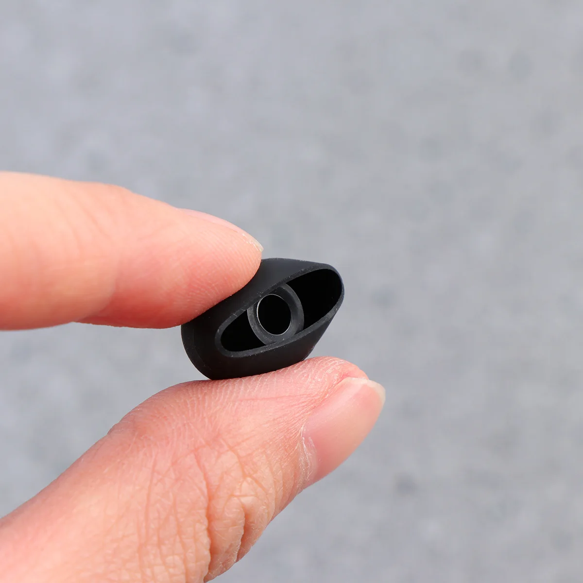 

10 Pcs Ear Caps for Earbuds Noise Cancelling Plugs Tips Earphones Rubber Cover Replacement