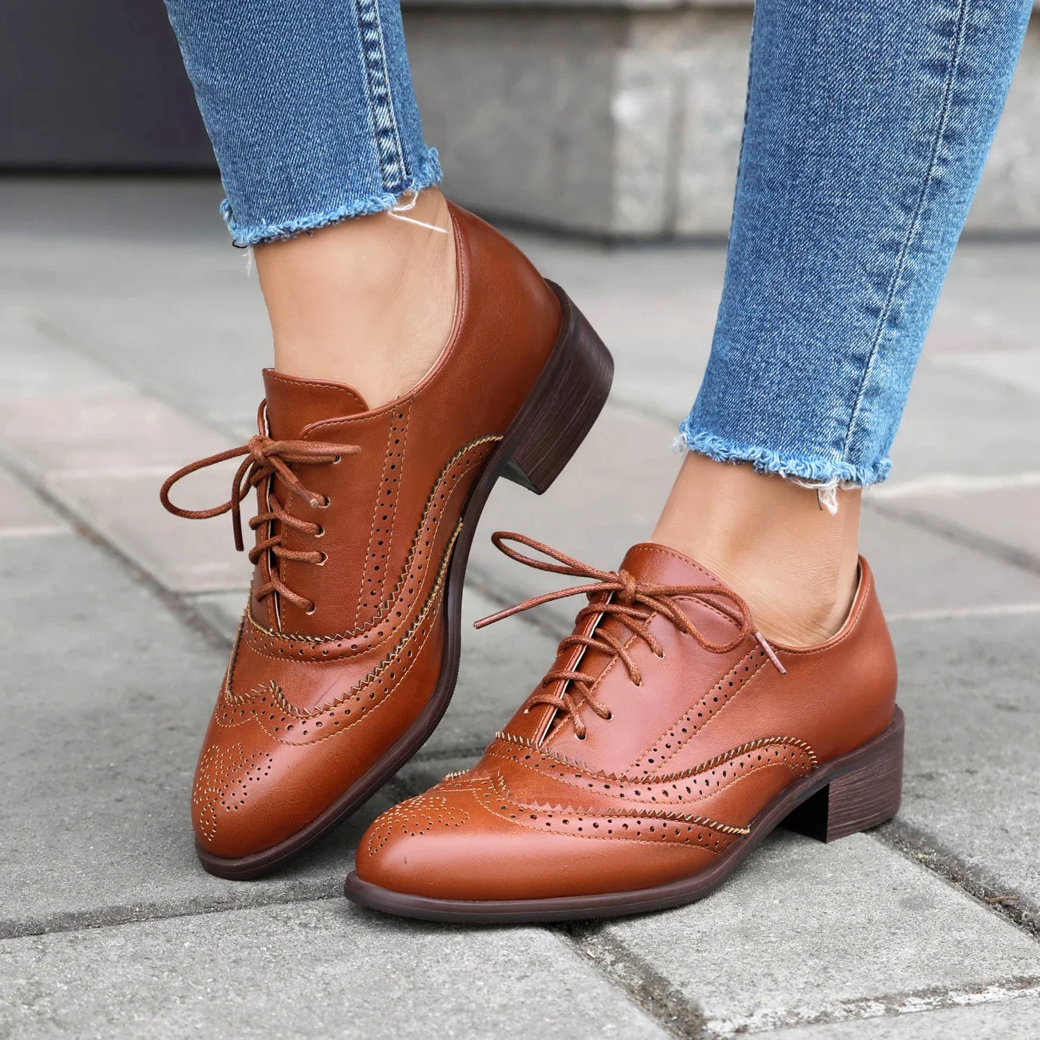 2024 New Spring and Autumn Women\'s Shoes, Large Size 36-46 Foot Lengths of 23-28cm Spliced loafers Retro Lace up Hollow Brogue