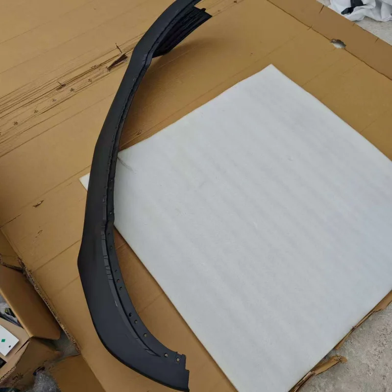 New Integrated Front Lip Bumper CT5 Model Made of Plastic