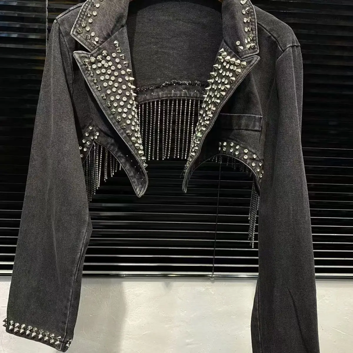 

Женское короткое пальто с заклепками, короткая джинсовая куртка с кисточками, весенне-осенний тонкий новый топ с длинными рукавами и инкрустацией бриллиантами